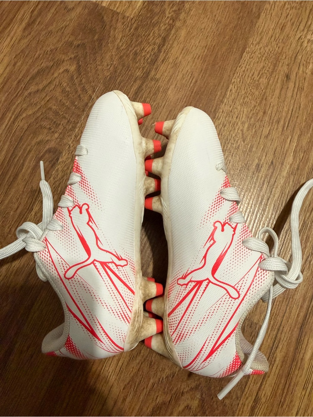 Puma cleats in Bright Pink and white - Picture 7 of 11